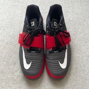 Nike Romaleos 3 training sneakers with inserts included.